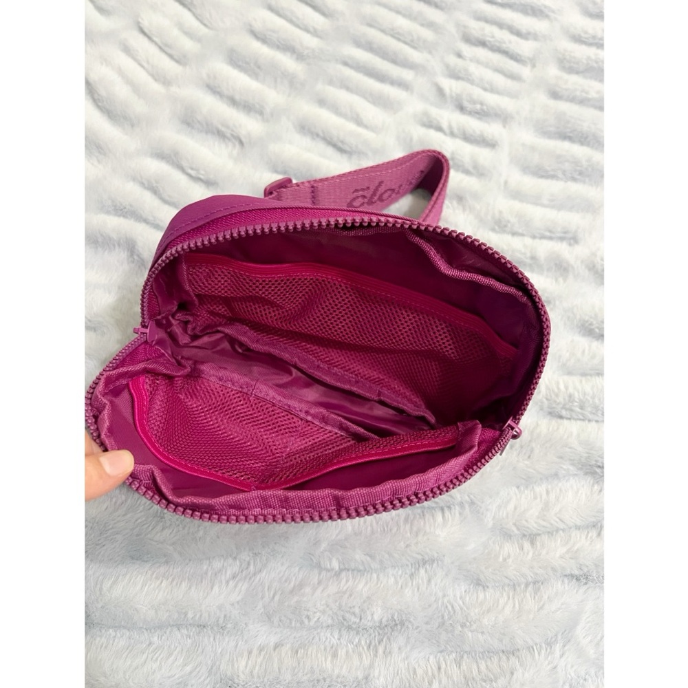 Clove Belt Bag in Raspberry - Picture 3 of 3